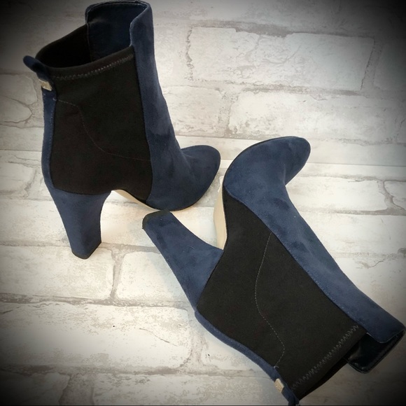 Beautiful Ivanka Trump Blue Suede/Black Elastic Ankle Boots - Picture 9 of 12